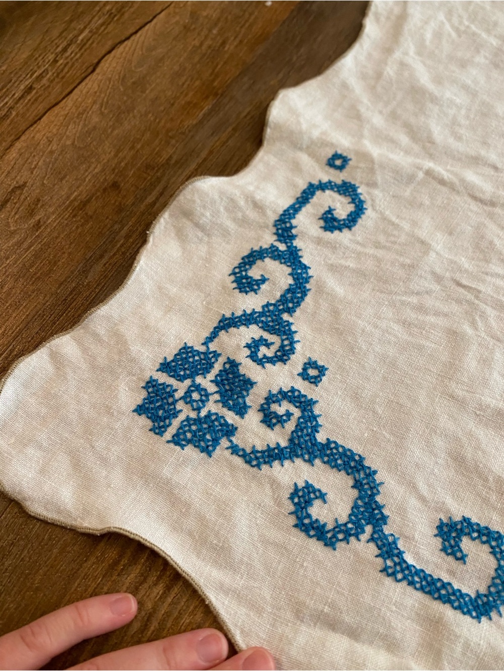 Vintage Hand Embroidered Tablecloth in Whites & Blues - Picture 4 of 4